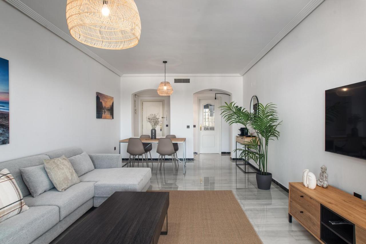 Modern Apartment - 2 Bedrooms, Beachside - Puerto Banus Marbella Eksteriør bilde