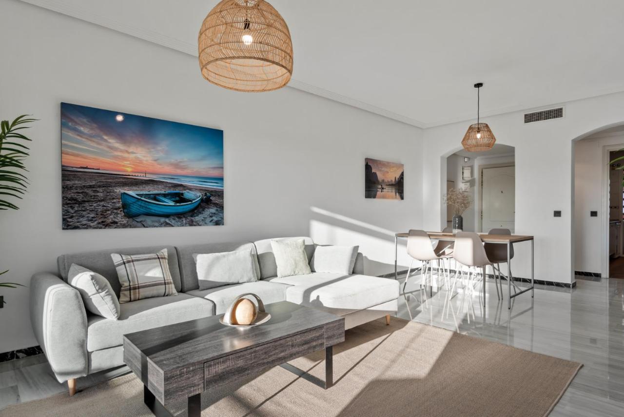 Modern Apartment - 2 Bedrooms, Beachside - Puerto Banus Marbella Eksteriør bilde