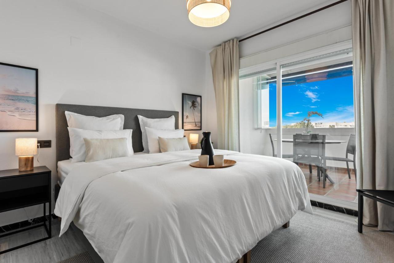 Modern Apartment - 2 Bedrooms, Beachside - Puerto Banus Marbella Eksteriør bilde
