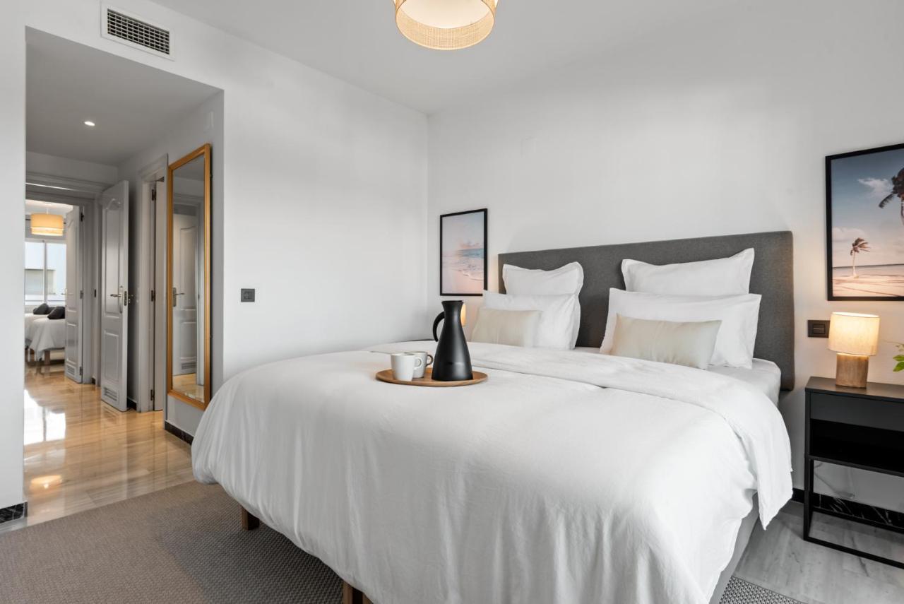 Modern Apartment - 2 Bedrooms, Beachside - Puerto Banus Marbella Eksteriør bilde