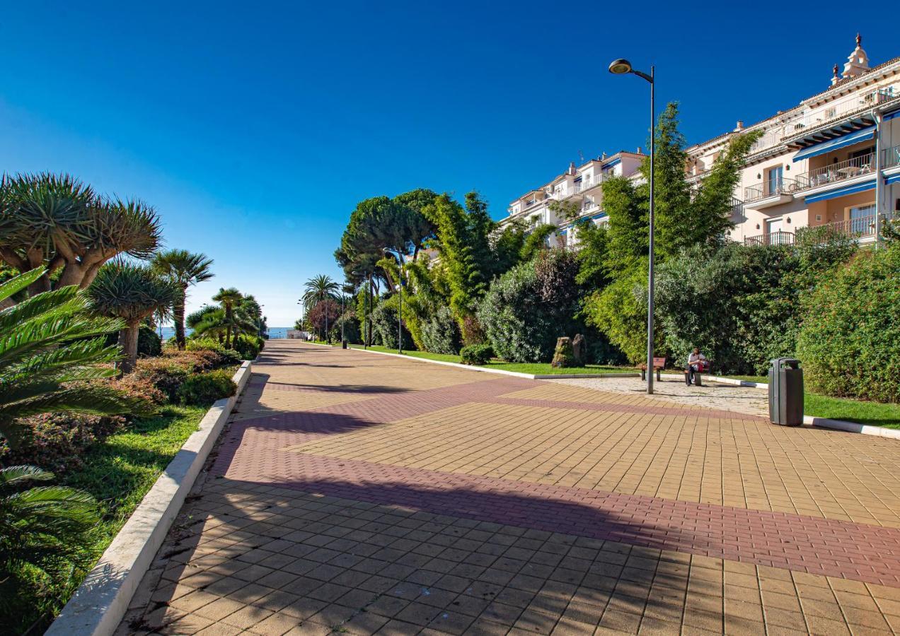 Modern Apartment - 2 Bedrooms, Beachside - Puerto Banus Marbella Eksteriør bilde