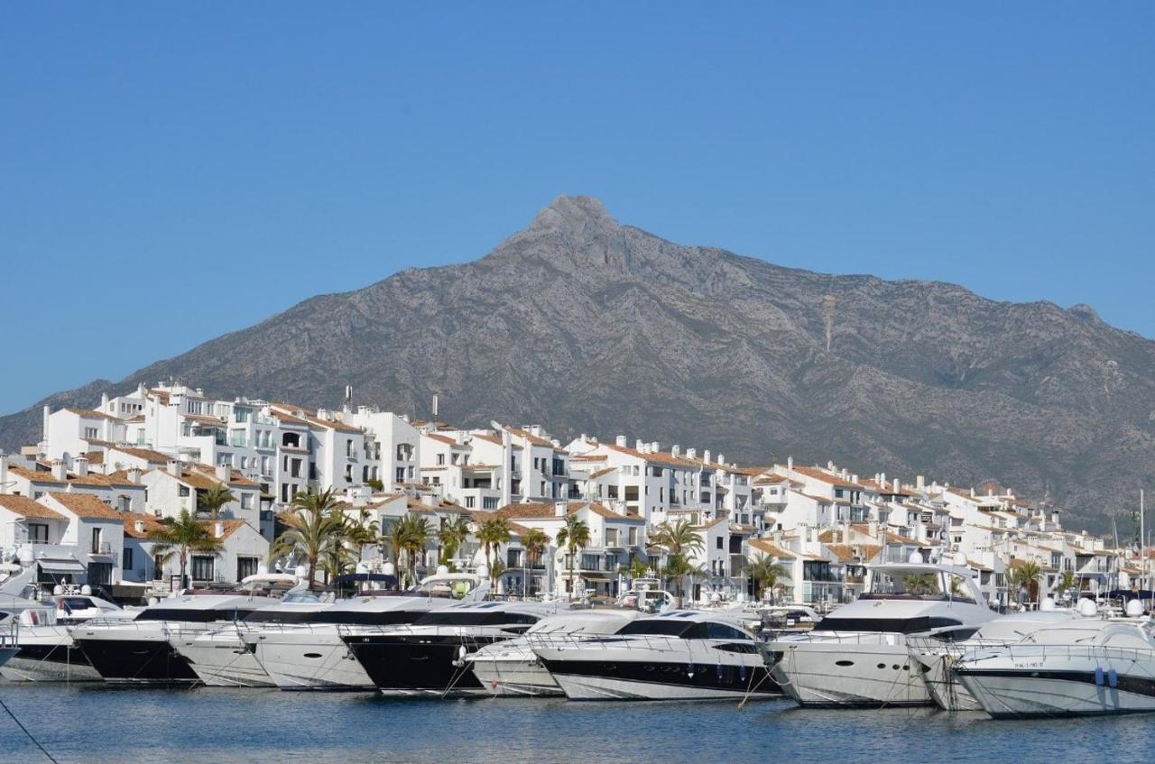 Modern Apartment - 2 Bedrooms, Beachside - Puerto Banus Marbella Eksteriør bilde