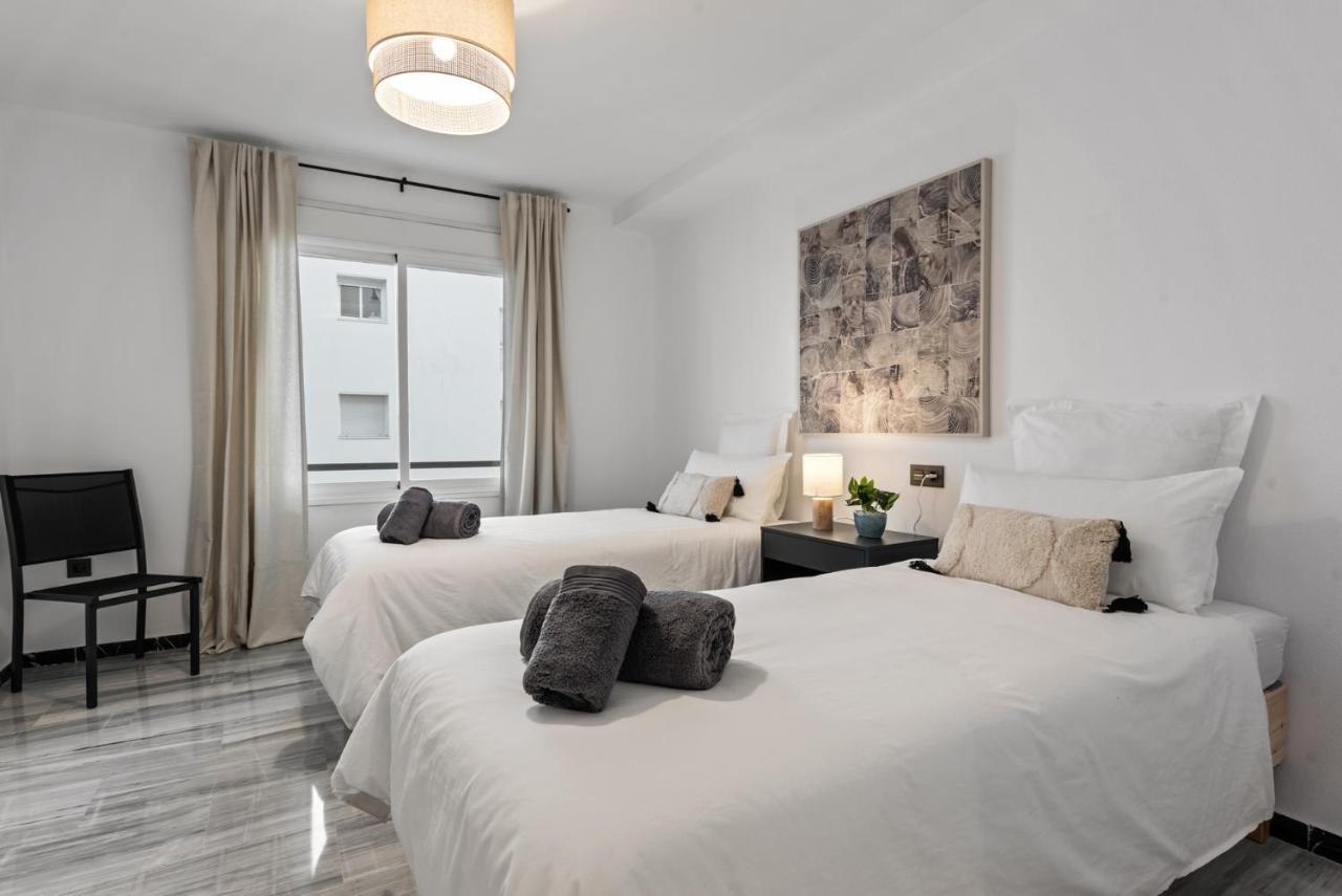 Modern Apartment - 2 Bedrooms, Beachside - Puerto Banus Marbella Eksteriør bilde