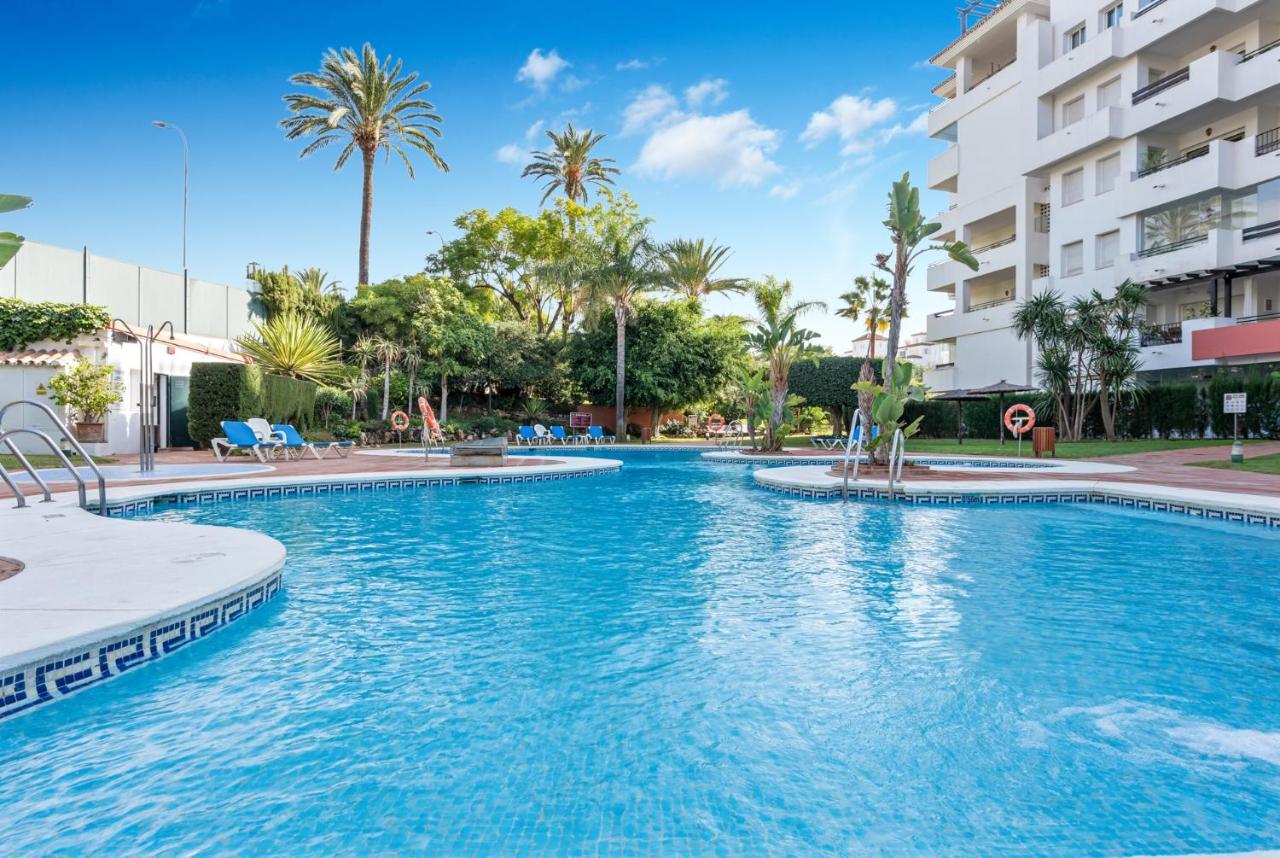 Modern Apartment - 2 Bedrooms, Beachside - Puerto Banus Marbella Eksteriør bilde