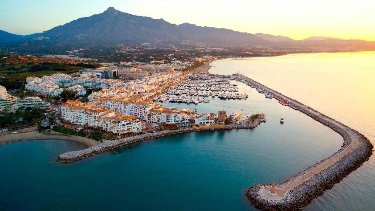 Modern Apartment - 2 Bedrooms, Beachside - Puerto Banus Marbella Eksteriør bilde