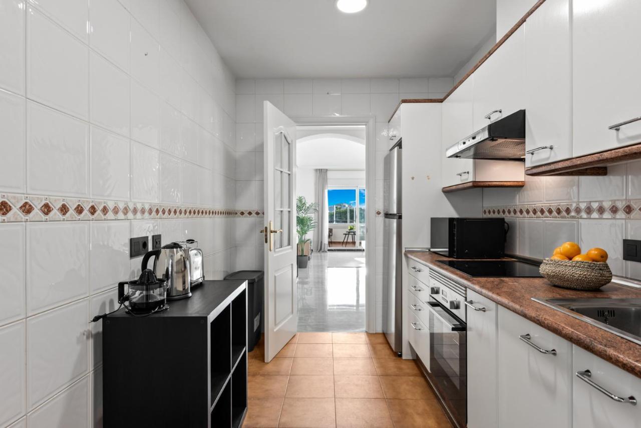 Modern Apartment - 2 Bedrooms, Beachside - Puerto Banus Marbella Eksteriør bilde