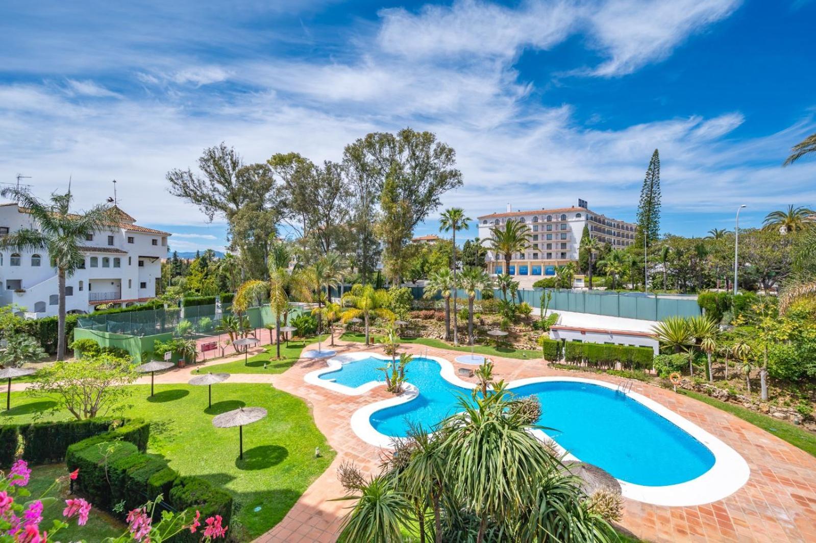 Modern Apartment - 2 Bedrooms, Beachside - Puerto Banus Marbella Eksteriør bilde
