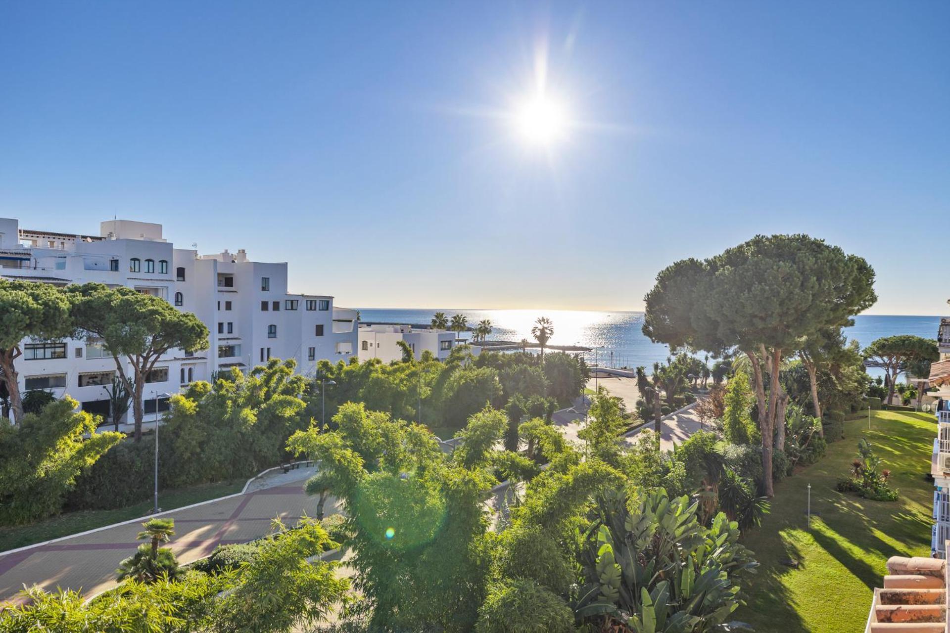 Modern Apartment - 2 Bedrooms, Beachside - Puerto Banus Marbella Eksteriør bilde